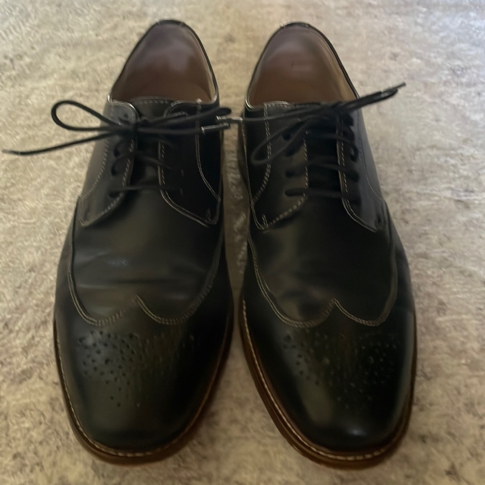 Banana Republic men’s wing tip dress shoes; size 8.5…very nice.